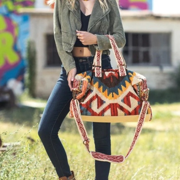NWT Aztec Print Weekender Duffle Bag - Picture 3 of 6
